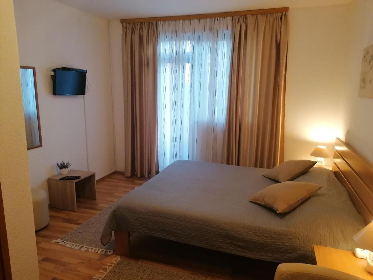 פוליאנאק Apartment And Rooms Nevenka מראה חיצוני תמונה