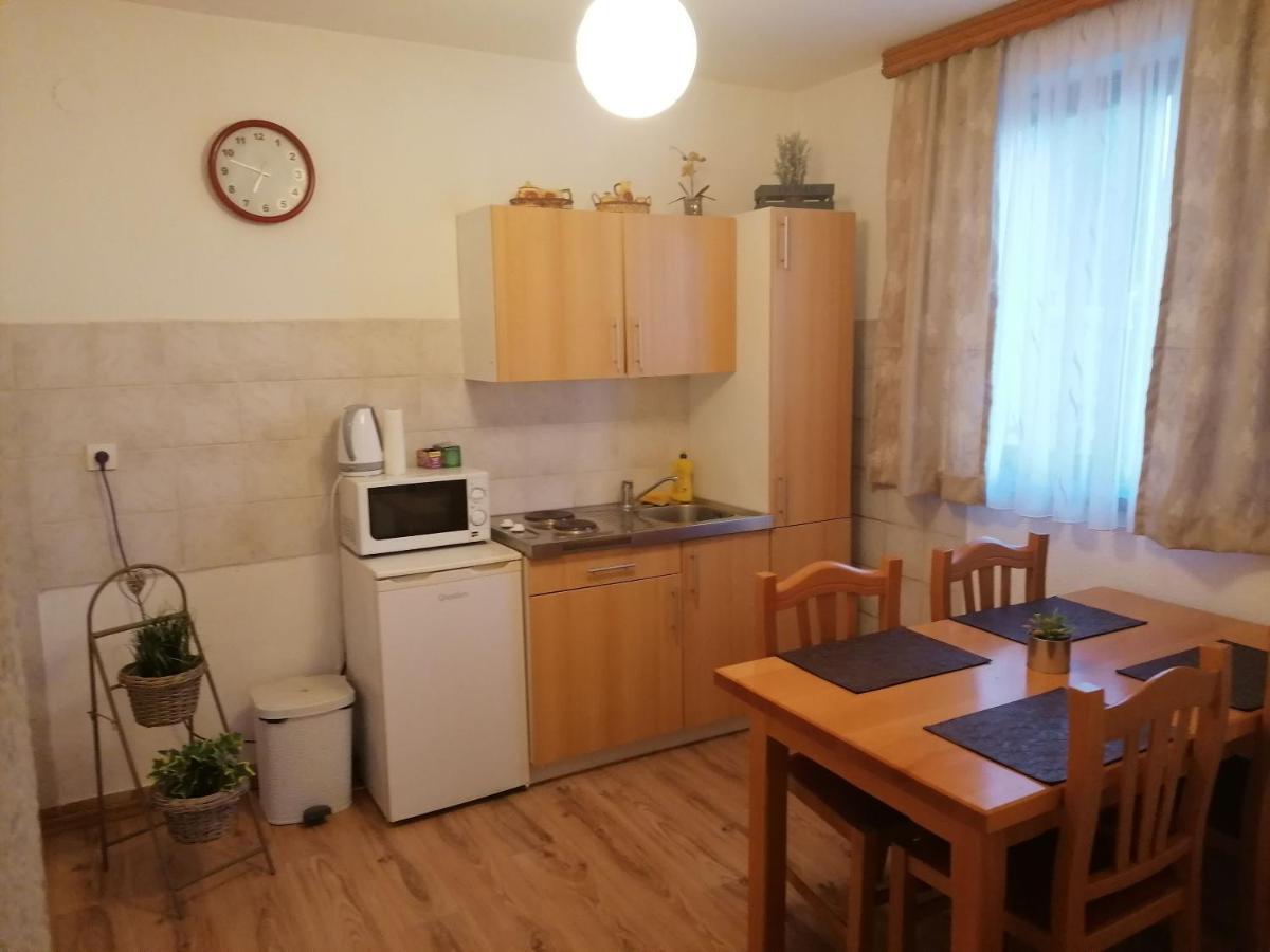 פוליאנאק Apartment And Rooms Nevenka מראה חיצוני תמונה