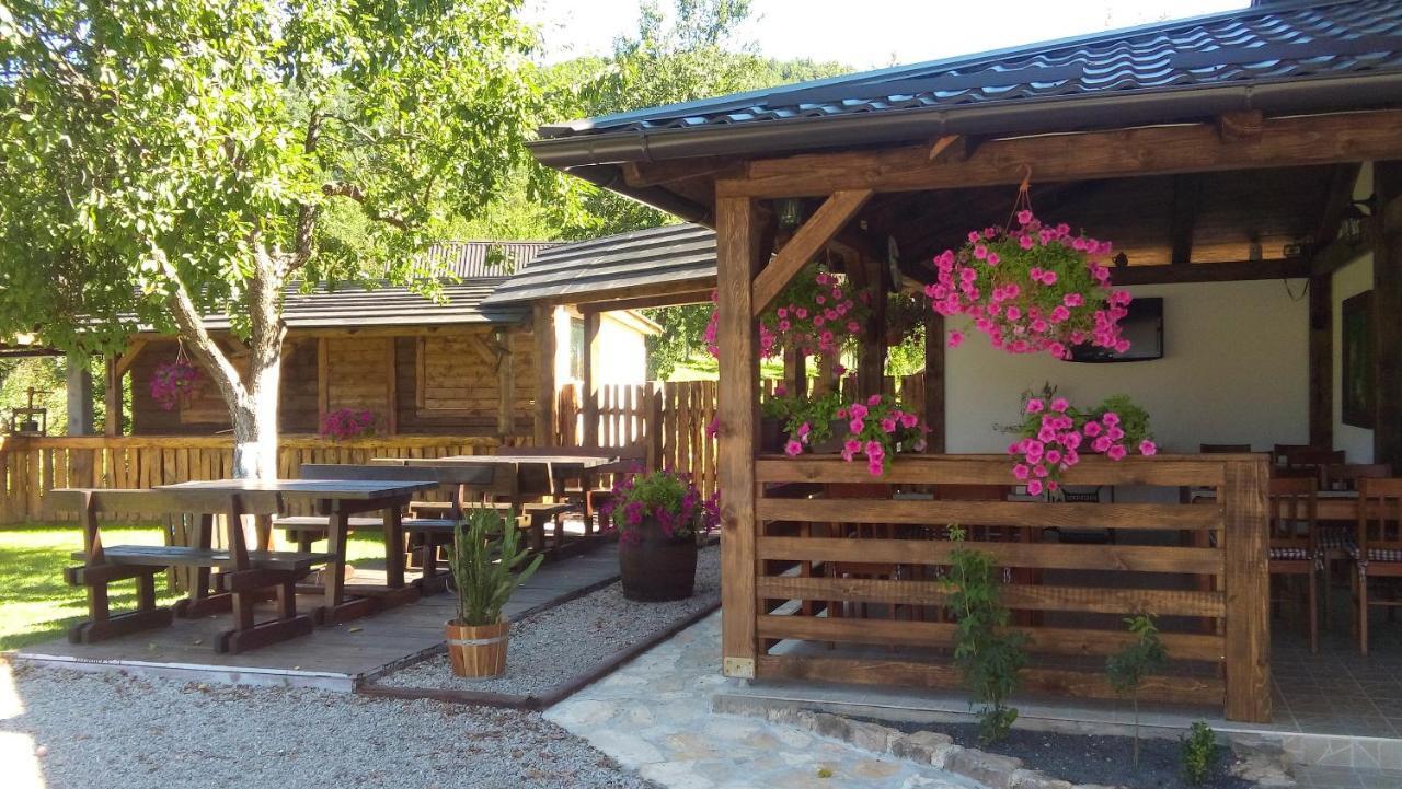פוליאנאק Apartment And Rooms Nevenka מראה חיצוני תמונה