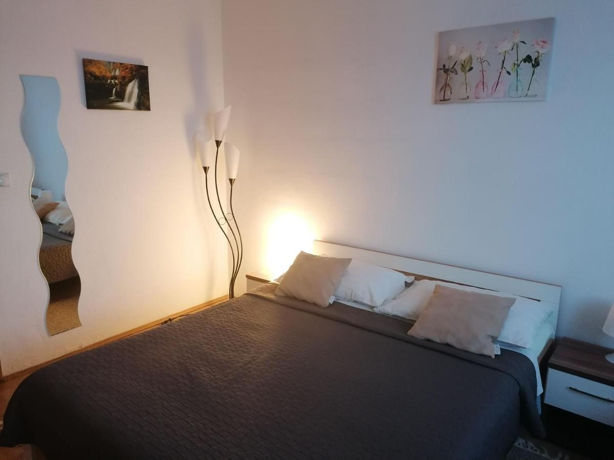 פוליאנאק Apartment And Rooms Nevenka מראה חיצוני תמונה