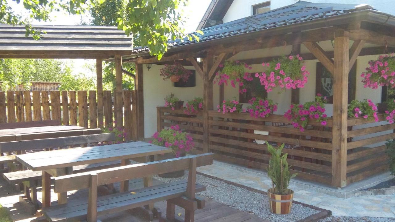 פוליאנאק Apartment And Rooms Nevenka מראה חיצוני תמונה